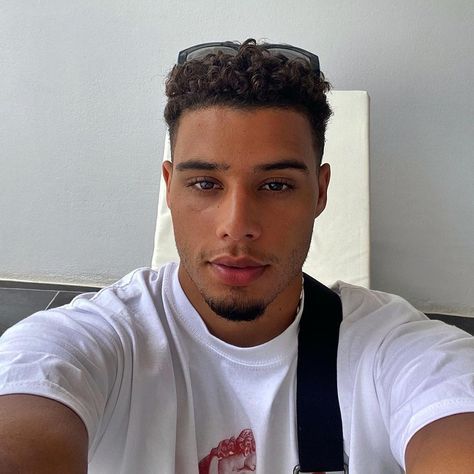 Jax Kingston, Dominican Men, Diggy Simmons, Light Skin Men, Dirty Air, Boys With Curly Hair, Perfect Boyfriend, Cute Rappers, Corte De Cabelo Masculino