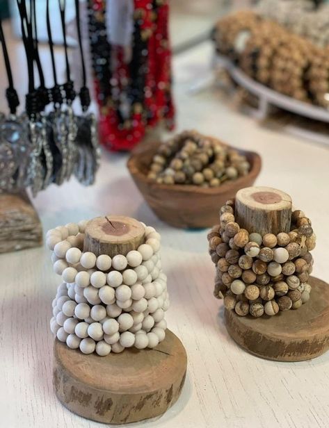 ♥ Natural Wood Jewelry Display, Flat Jewelry Display, Retail Bracelet Display Ideas, Diy Retail Jewelry Display, Bracelet Displays For Craft Shows Diy, Rustic Earring Display, Rustic Bracelet Display, Bracelet Store Display, Creative Bracelet Displays