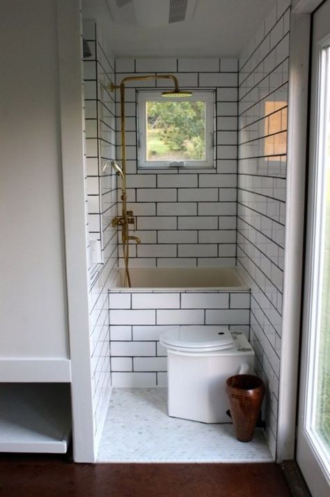 Wohne Im Tiny House, Asma Kat, Bilik Air, Bilik Mandi, Bus House, Smart Bathroom, Tiny House Inspiration, Tiny House Bathroom, Tiny Bathrooms