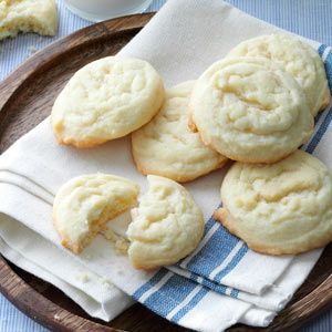 Amish Sugar Cookies Recipe from Taste of Home -- shared by Sylvia Ford of Kennett, Missouri Amish Sugar Cookies Taste Of Home, Amish Cookies, Amish Sugar Cookies, The Best Sugar Cookies, Pie Pops, Best Sugar Cookies, Recipes Christmas, Amish Recipes, Think Food