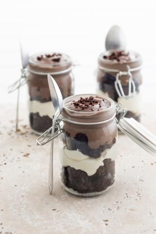 Brownies In A Jar, Brownie Trifle, Mason Jar Desserts, Chocolate Trifle, Bread And Butter Pudding, Brownie Desserts, Trifle Recipe, Meals In A Jar, Desserts To Make