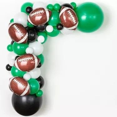 Football Balloon Garland, Diy Football Party, Football Balloons, Football Party Decorations, Football Diy, Balloon Tassel, Baby Birthday Themes, Football Decorations, Curling Ribbon