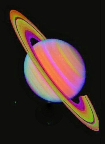 A “false color” ultraviolet image of Saturn, taken by Voyager 2 on July 21, 1981. (NASA) Retro Planet Art, Saturn Illustration Vintage, Space From Earth, Saturn Drawing Color, Out Of This World Aesthetic, Saturn Tattoo Color, Saturn Painting, Saturn Color, Saturn Illustration