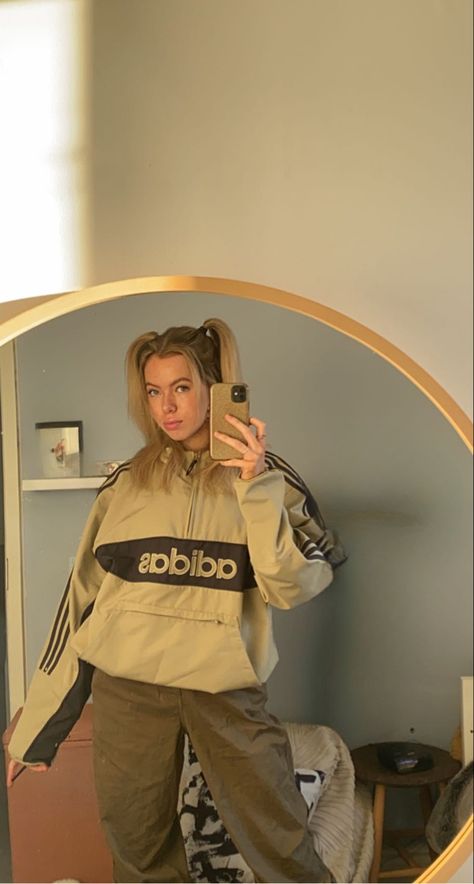 Gorpcore Adidas Windbreaker Outfit, Windbreaker Outfit, Gorpcore Streetwear, Adidas Windbreaker, Types Of Girls, Adidas Fashion, Fashion Outfit, Rain Jacket, Winter Outfits