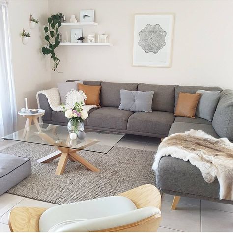 Dark Gray Couch with White Walls and Slate/Tan Accents. Comfy Rooms, Couches Living, Bohemian Living Room Decor, Bilik Idaman, Grey Couch Living Room, Grey Couch, Room Couches, Room Styling, Room Dark