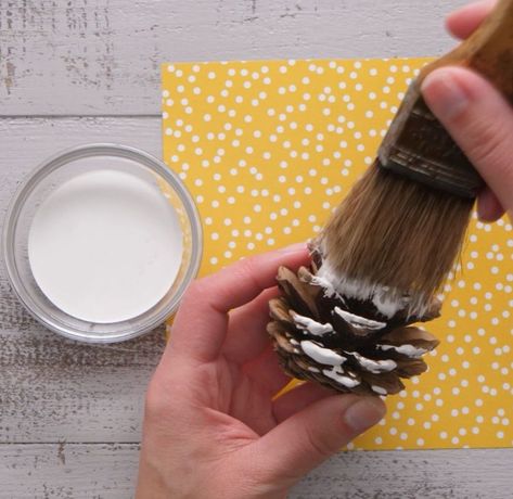 Painting Pine Cones For Christmas, Pine Cones On A Stick, Pine Comes, How To Color Pine Cones, Pine Cones Painting, Painting Pine Cones Diy, Spray Painted Pine Cones, Pine Cone Art Projects, How To Paint Pine Cones