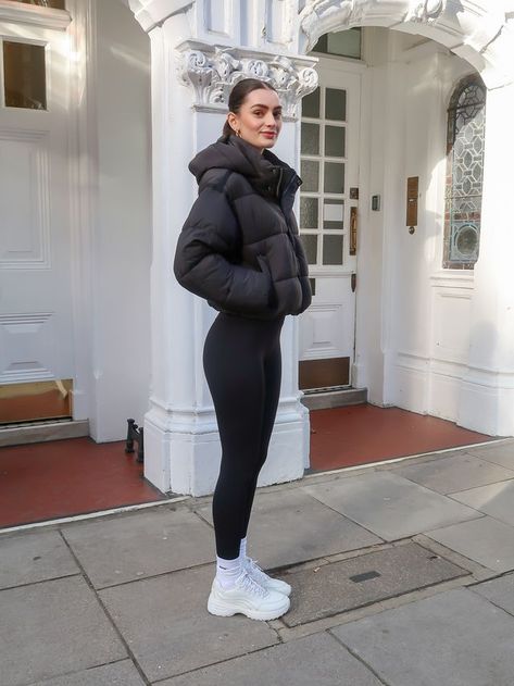 How To Style The Short Puffer Jacket | Peexo | Bloglovin’ Nz Outfits, Short Puffer Jacket Outfit, Super Puff Outfit, Winter Outfits Puffer Jacket, Cropped Puffer Jacket Outfit, Puffer Jacket Outfit Ideas, Puffer Jacket Outfit Winter Style, Puff Jacket Outfit, Short Jacket Outfit