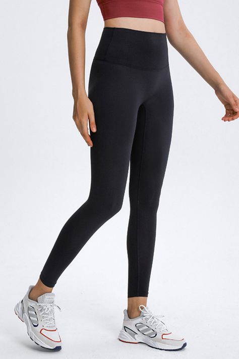 Help you tuck in the stomach and lift the hips to create a more perfect curve. The ultra-high waist design helps protect your stomach and waist. It's a must-have for going to the gym. High Waist Ture to size Side Pocket Product measurements: 4: length 34 in, waist 19 in, hip 25 in6: length 34 in, waist 20 in, hip 27 in8: length 35 in, waist 22 in, hip 28 in10: length 36 in, waist 23 in, hip 30 in12: length 36 in, waist 25 in, hip 32 in Material: 80% nylon, 20% spandex Care: machine wash cold. Do Perfect Curves, Active Leggings, Yoga Tops, Active Women, Going To The Gym, Side Pocket, Yoga Leggings, High Waisted Leggings, Black Leggings