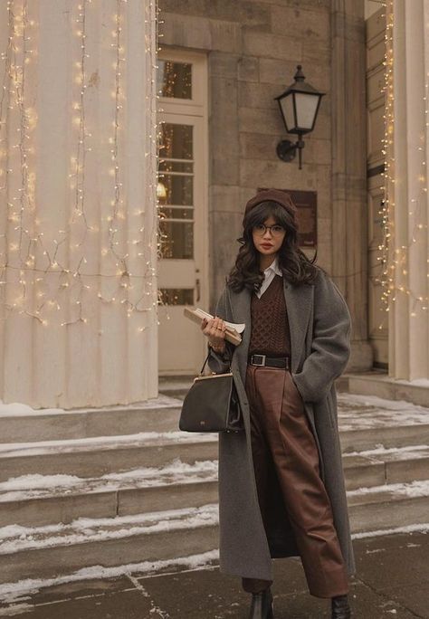 Classic Academia Aesthetic Outfit, Brown Wool Coat Outfit, Dark Academy Aesthetic, Wool Coat Outfit, Academia Look, Academy Aesthetic, Academia Aesthetic Outfit, Brown Wool Coat, Dark Academia Outfits