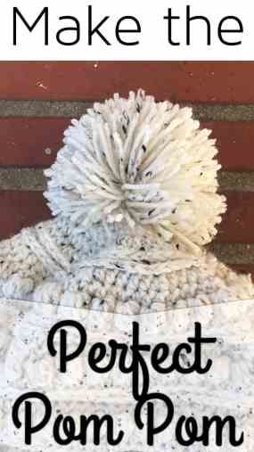 How to Make the Perfect Pom Pom – Stardust Gold Crochet Inspire, Learn, Create Knit Hat Pom Pom, Knitting Pillow, Pom Pom Tutorial, Pompon Diy, Gold Crochet, Hat Pom Pom, Diy Pom Poms, Baby Beanie Hat, Beanie Hat Pattern