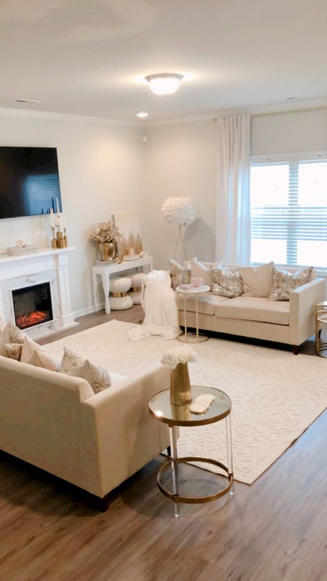 White & Gold home decor #whiteandgolddecor IG@jadeforever Modern White And Gold Living Room, Neutral Living Room With Gold Accents, Gold And White Living Room, White Gold Home Decor, Cream And Gold Living Room, White And Gold Decor, Gold Living Room Decor, Gold Living, Gold Living Room