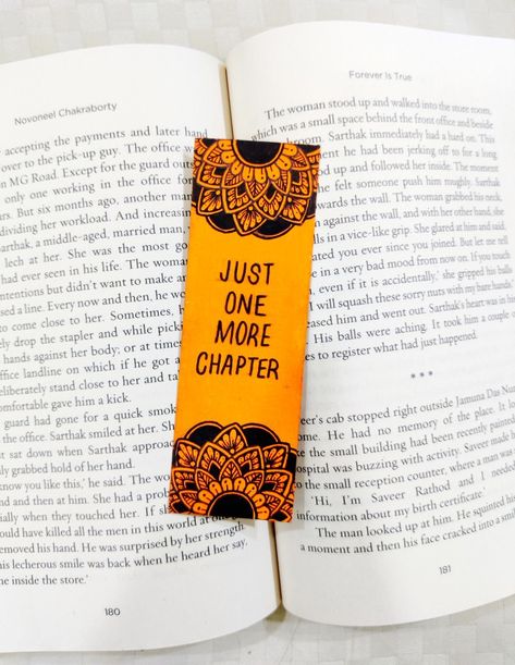 Mandala Art On Bookmark, Mandala Book Marks Easy, Mandala Art Bookmark With Quotes, Book Marks Mandala Art Easy, Bookmark Design Ideas Simple, Easy Mandala Bookmark, Mandala Art Bookmark Easy, Book Mark Mandala Art, Mandala Art For Bookmarks