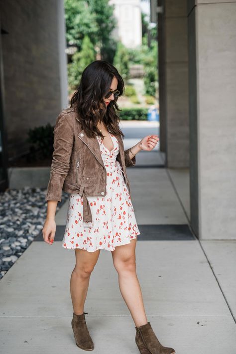 Floral White Dress Outfit, Brown Floral Dress Outfit, Ankle Boots And Dress Outfit, Dress And Ankle Boots Outfit, Brown Boots Dress, Brown Ankle Boots Outfit, Black Romper Outfit, Dress With Ankle Boots, Florida Fall