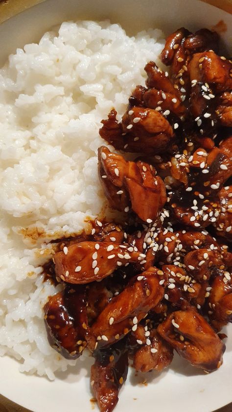 Teriyaki Chicken Aesthetic, Chicken And Rice Aesthetic, Rice Wok, Teriyaki Rice, Spicy Wings, Videos Cooking, How To Cook Rice, Teriyaki Chicken, Food Videos Cooking