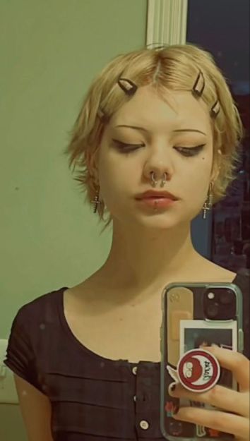 Short Blonde Hair Shaved Sides, Goth Pixie Haircut, Cute Super Short Hairstyles, Shaved Eyebrow Tail, Half Shaved Pixie, Y2k Pixie Cut, Septum Piercing And Nose Ring, Alternative Pixie Cut, Goth Short Hairstyles