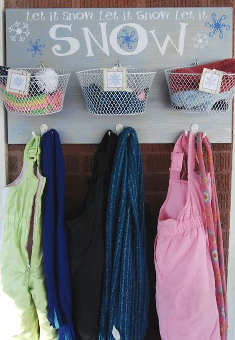 DIY Snow Gear Organizer | 13 Clever Winter Gear Organization Ideas Winter Gear Storage, Winter Gear Organization, Winter Clothes Organization, Trendy Winter Hats, Gear Organization, Coat Closet Organization, Snow Theme, Winter Storage, Gear Organizer