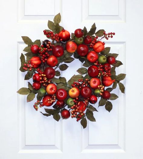 Fall Apple Wreath, Apple Christmas Decorations, Red Fall Decor, Apple Wreaths, Fall Apple Decor, Christmas Transition, Fruit Wreaths, Pomegranate Leaves, Apple Pomegranate