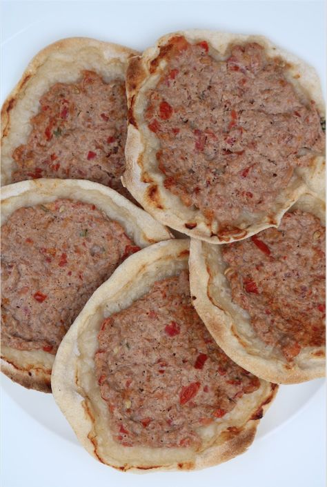 Lahm bi ajeen (Lebanese meat pies) by Zaatar and Zaytoun Lebanese Meat Pies, Ground Beef Breakfast, Meat Pie Recipe, Syrian Food, Kfc Recipe, Beef Pies, Middle East Recipes, Meat Pies, Tv Chefs