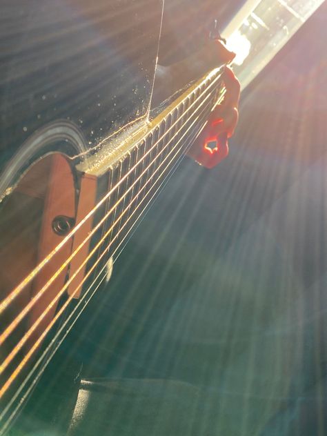 #guitar #guitaraesthetic #sunlight #music #mysicaesthetic #aesthetic Sunburst Aesthetic, Summer Guitar Aesthetic, Yellow Guitar Aesthetic, Playing Acoustic Guitar Aesthetic, Sunburst Electric Guitar Aesthetic, Sunlight Aesthetic, Golden Hour Guitar, Cabin 7, Old Guitar