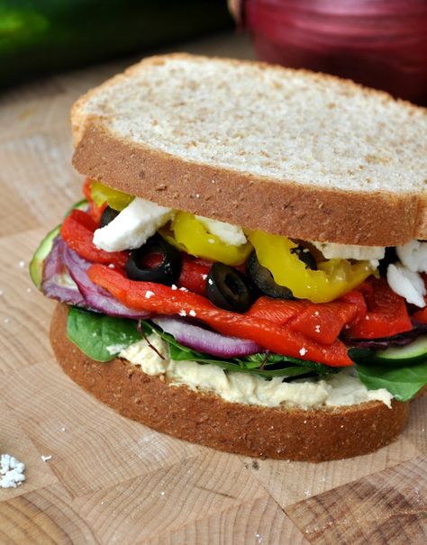 Skinny Mediterranean Roasted Vegetable Sandwich. Vegetable Sandwich, Vegetarian Sandwich Recipes, Resep Sandwich, Monte Cristo Sandwich, The Seasoned Mom, Make Breakfast, Vegetarian Sandwich, Veggie Sandwich, Roasted Vegetable