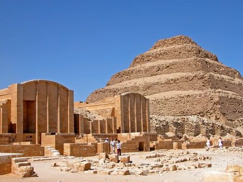 Old Kingdom of Egypt - Ancient History Encyclopedia Pyramid Of Djoser, Ancient Egyptian Architecture, Old Kingdom, Architecture Antique, Ancient Pyramids, Step Pyramid, Marsa Alam, Famous Monuments, Egyptian Pyramids