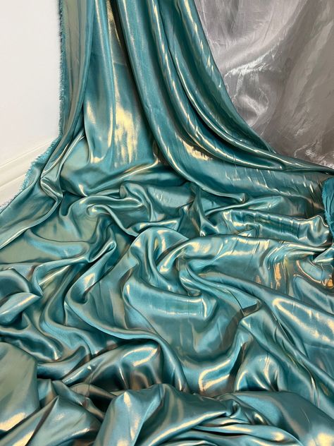 "1 mtr turquoise/gold shimmer on satin fabric This is quality fabric and is silky satin fabric It is 58\" wide (147cm) This is ideal for dress making lining,bridal dress lining, waiste coat,decorations,table runners, and many other projects If more than one quantity is bought it will be sent in one continous length All items are dispatched within one working day (Please note i try my best to get exact color of the fabric there might be a slight different in color due to different montior screens and camera lighting) Any questions feel free to ask and please take time to look at my shop" Green And Gold Fabric, Clothing Fabric Patterns, Shimmer Fabric, Fabric Photography, Image Swag, Elegant Fabric, Decorations Table, Bridal Fabric, Gold Fabric