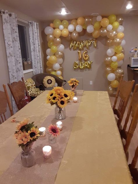 Gabi's a-MAZE-ing Sweet 16 | CatchMyParty.com Yellow Party Decorations Ideas, Yellow Theme Sweet 16, Sweet 16 Party Ideas Yellow, Yellow Sweet 16 Party Ideas, Maze Birthday Party, Yellow Birthday Theme, Yellow Themed Birthday Party, Yellow Sweet 16, Summer Sweet 16