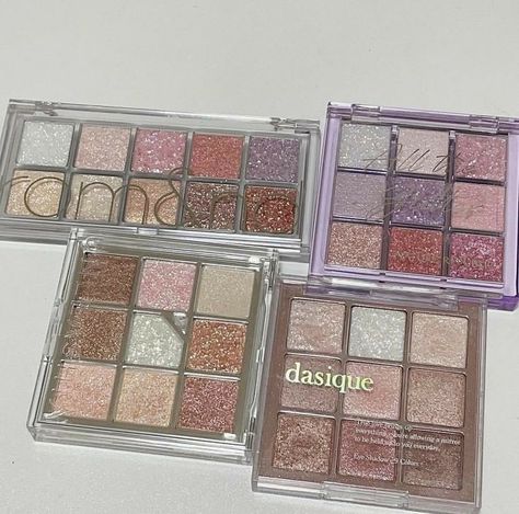 Make Up Palletes, Cute Pallete, Pallets Makeup, Korean Makeup Products, Eyeshadow Glitter, Eyeshadow Products, Makeup Pallets, Glitter Eyeshadow Palette, Makeup Accesories