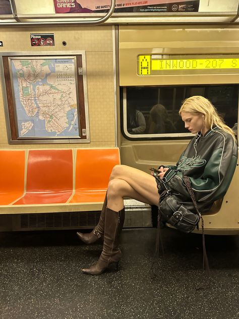 model aestheitc •city outfit inspo • city train aesthetic•city subway aesthetic City Train Aesthetic, New York Aesthetic Fashion, Train Photoshoot, Subway Aesthetic, Train Seat, High Fashion Shoots, Train Aesthetic, Shoe Photography, London Underground Tube