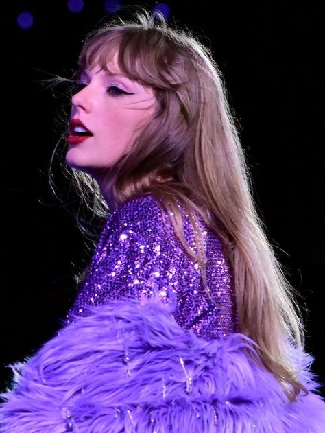 In Love With Two People, Taylor Swift Fotos, Taylor Swift Song, Taylor Swift Speak Now, Swift Tour, Taylor Swift Cute, Estilo Taylor Swift, Love Triangle, Swift Photo