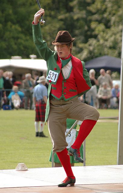 Male dancer #jig Scotland  *This looks more like Ireland to me*pa Scottish Country Dancing, Dancing Happy, Highland Dancing, Irish Jig, Highland Dance, Irish Fashion, Irish Dancing, Viking Culture, Country Dance