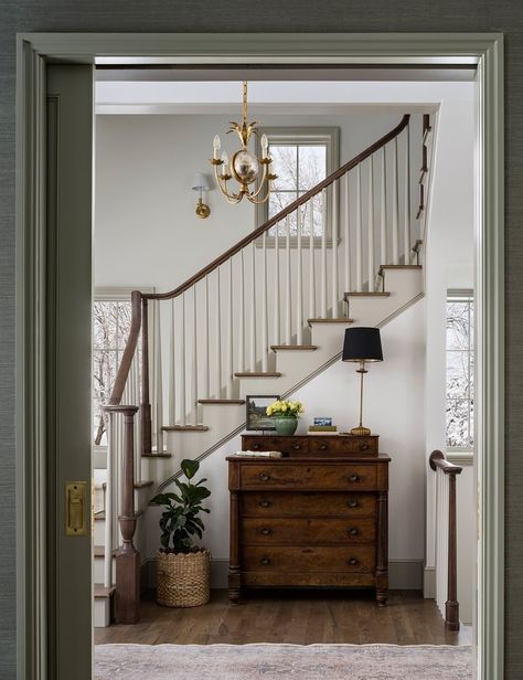 Steve Tiek, Modern English Cottage, Gehry Architecture, What Is Interior Design, Traditional Staircase, Stair Case, Entry Foyer, Staircase Design, Architecture Plan