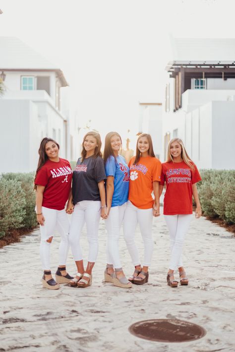 Senior Graduation Group Pictures // Alys Beach 2019 // www.annacooperphotography.com College Shirt Senior Pictures Group, College Shirt Senior Pictures Best Friends, Cap And Gown Senior Pictures Group, College T Shirt Senior Pictures, Group Senior Pictures Friend Pics, College Group Photos, College Shirt Pictures, College Commitment Pictures, College Shirt Senior Pictures