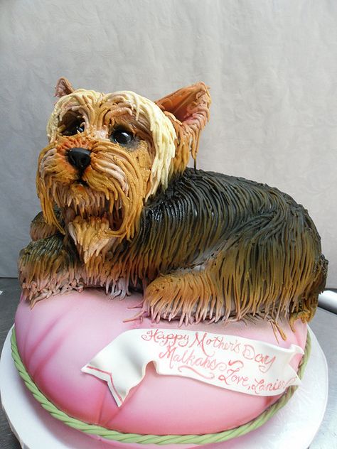 Yorkie Cake by Karen Portaleo/ Highland Bakery, via Flickr 3d Dort, Dog Themed Parties, Decorações Com Comidas, Puppy Cake, Dog Birthday Cake, Sculpted Cakes, Animal Cakes, Dog Cakes, Gateaux Cake