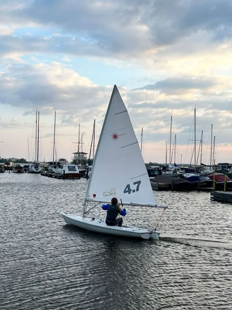 Laser 4.7 Sailing, Dinghy Sailing Aesthetic, Laser Sailing Aesthetic, Barca A Vela Aesthetic, Small Boat Aesthetic, Dingy Sailing, Sailing Wallpaper, Sailboat Aesthetic, Small Sailing Boat