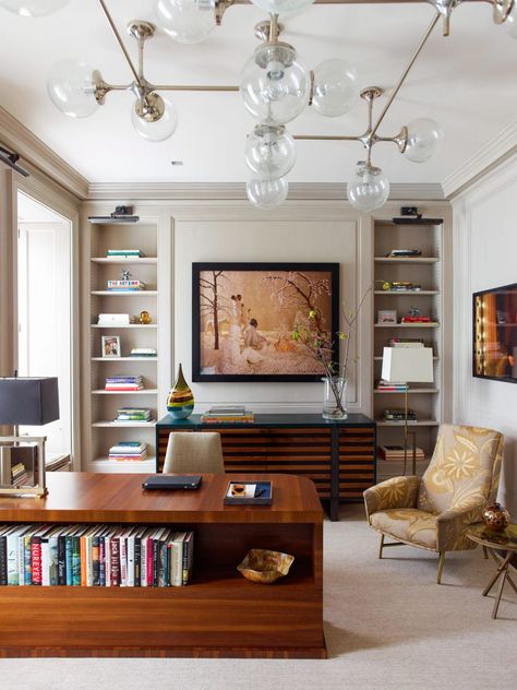 Townhouse New York, Peter Pennoyer, Greenwich Village Apartment, Round Stairs, Townhouse Interior, Office Layout, Greenwich Village, City Living, Bauhaus