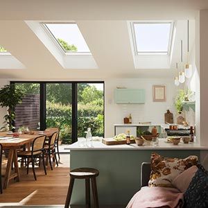 Velux Windows Kitchen, Velux Skylights Kitchen, Skylight Living Room, Flat Roof Skylights, Roof Skylight, Vaulted Ceiling Living Room, Skylight Kitchen, Velux Skylights, Roof Windows