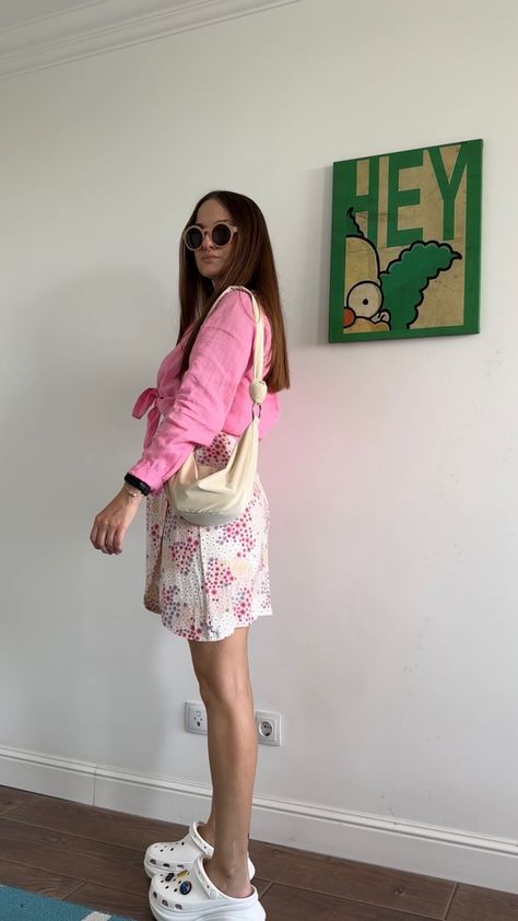 Sharing my outfits: Outfit for Barbie movie 💕 Pink linen shirt, floral mini skirt, Crocs Bae Clog, crossbody bag, round glasses #ootd #ootdfashion #streetstyle #fashion #lookoftheday #outfits #outfitideas #barbie #style #stylish #styleblogger #styleideas Pink Platform Crocs Outfit, Crocs With Skirt Outfit, Crocs Pink Outfit, Skirt With Crocs, Orange Crocs Outfit, Crocs Siren Clogs Outfit, Crush Crocs Outfit, Crocs Mega Crush Clog Outfit, Outfit For Barbie Movie