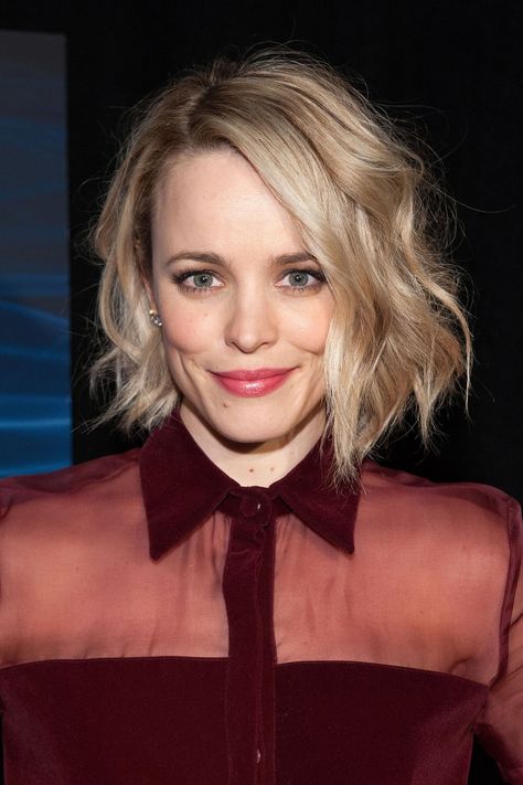 Rachel McAdams  - Redbook.com Assymetrical Hair, Celebrity Bobs Hairstyles, Celebrity Bobs, Hair Cuts 2017, Air Style, Dunner Wordend Haar, Hair Mistakes, Corte Bob, Chin Length