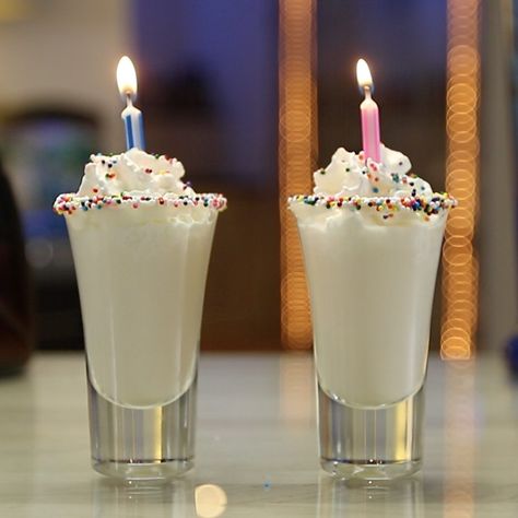 Birthday Cake Shots, Cake Shooters, Cake Shot, Rumchata Recipes, Images Of Chocolate, Cake Vodka, Shooter Recipes, Cake Shots, Whipped Cream Vodka