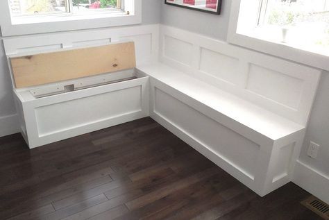 Awesome Kitchen Bench With Storage I bet the husband could build this too! Booth Dining, Windows Seat, Booth Kitchen, Kitchen Corner Bench, Corner Bench With Storage, Kitchen Booth, Banquette Ideas, Kitchen Booths, Breakfast Nook Bench