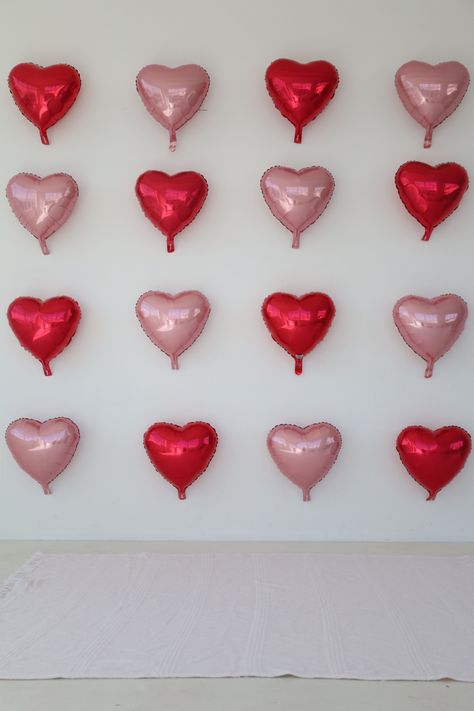 #valentines #valentinesdaydecorations #minisession #valentinesday #inspo #hearts #whitewall Baloon Wall, Feeling 22, Balloon Background, 2024 Ideas, Balloon Wall, Heart Balloons, Heart Wall, Mini Session, Valentines Day Decorations