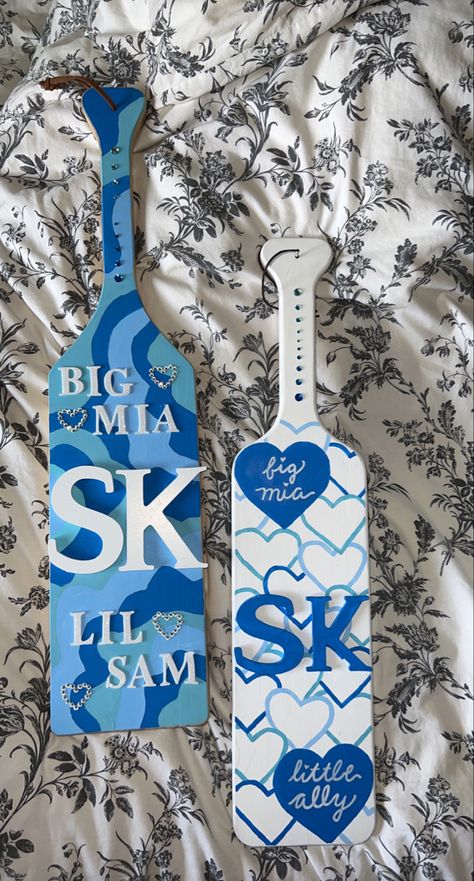 Kappa Kappa Gamma Key Paddle, Sorority Paddles Tri Delta, Pledge Paddle Sorority, Sorority Paddle Inspiration, Paddle Board Ideas Sorority, Big Lil Paddles Ideas, Easy Sorority Paddles, Sorority Paddles Aesthetic, Painted Paddles Sorority