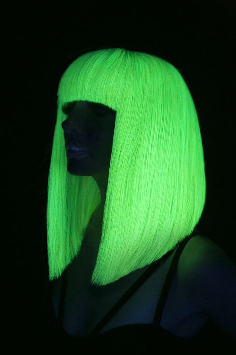 Bob Wig Aesthetic, Neon Hairstyles, Neon Wig, Neon Hair Color, Vivid Hair, Pravana Vivids, Neon Black, Vivid Hair Color, Neon Hair