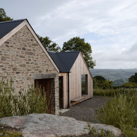 Pen Y Common | Rural Office Architecture Rural Office, 80 House, Single Storey Extension, Larch Cladding, Entrance Lobby, Nature Color Palette, Old Cottage, Roof Structure, Barn Conversion