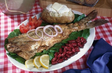 Catfish does not always need to be skinned before cooking. How To Cook Catfish, Pan Fried Catfish, Fried Catfish Recipes, Grilled Catfish, Cooking Salmon Fillet, Catfish Recipes, Fried Catfish, How To Cook Fish, Baked Fish