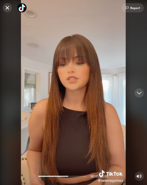 Selena Gomez Hair Long, Selena Gomez Bangs, Selena Gomez Latest, Hair Fan, Selena Gomez Hair, Waist Length Hair, Alex Russo, Selena Gomez Pictures, Bangs With Medium Hair