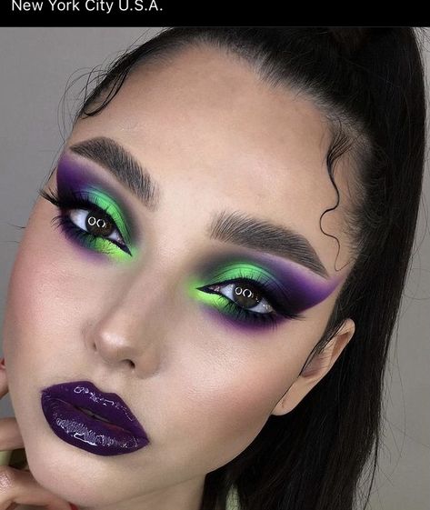 Bold Glitter Eye Makeup, Villain Era Makeup Looks, Colorful Contour Makeup, Green And Purple Witch Makeup, Beetlejuice Makeup Ideas For Women, Elphaba Makeup Eye, Beetlejuice Eyeshadow Looks, Riddler Makeup Female, Purple Face Paint Ideas