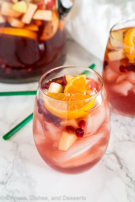 Wine Spritzer Recipe, Christmas Sangria Recipes, Apple Cider Sangria Recipe, Cocktails For Christmas, Winter Flavors, Apple Cider Punch, Easy Summer Cocktail Recipes, Winter Sangria, Christmas Sangria