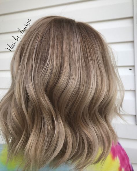 Cool Blonde Balayage Hair, Creamy Blonde Brown Hair, Mushroom Blonde Lowlights, Blonde Hair With Cool Brown Lowlights, Blonde Lowlights Short Hair, Light Creamy Brown Hair, Beige Blonde Hair Root Smudge, Low Maintenance Hair Color Dark Blonde, Medium Blonde Hair Highlights